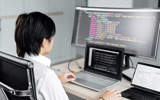 伊犁哈萨克 api php源码,下载的php源码怎么运行呢？